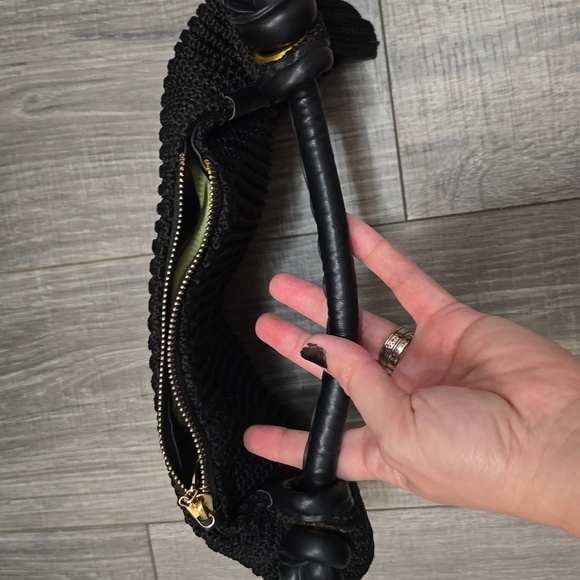 Elegant Black Knit Clutch. Exelent Used Conditon.